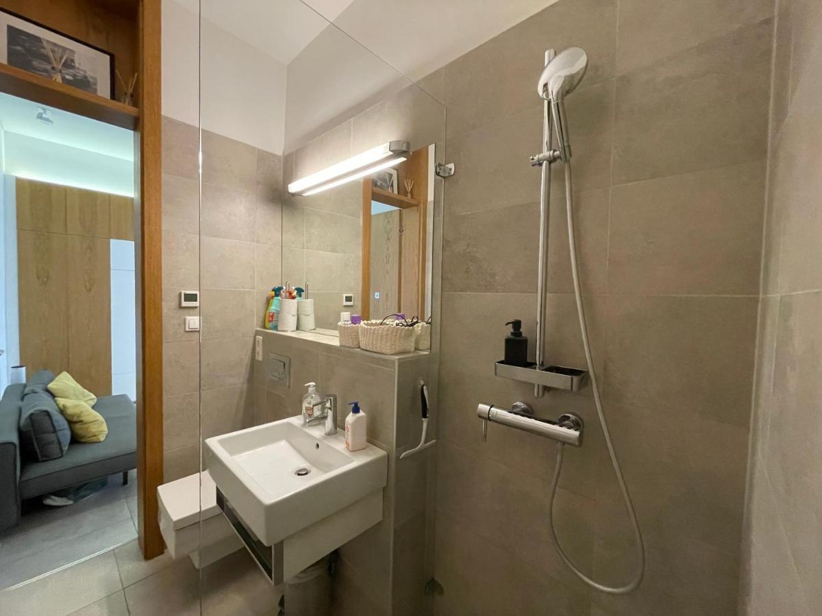 Stylish Studios Apartment In The City Center With Air Conditioning Budapest Kültér fotó